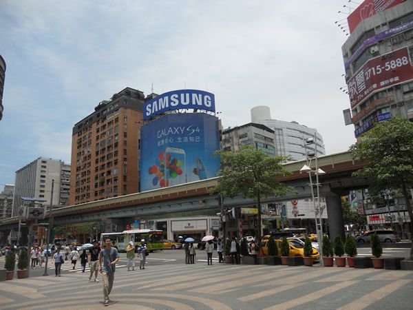 Samsung advertising in Taipei